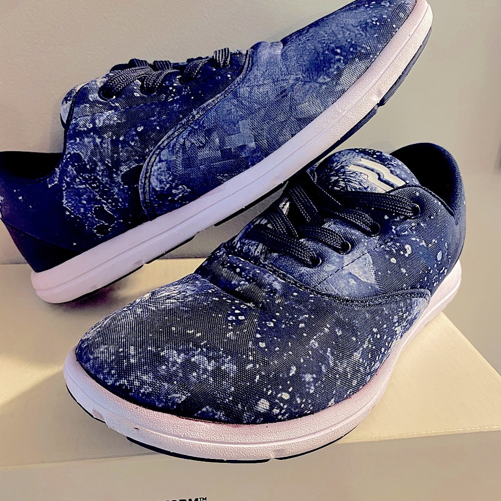 Strike movement shoe